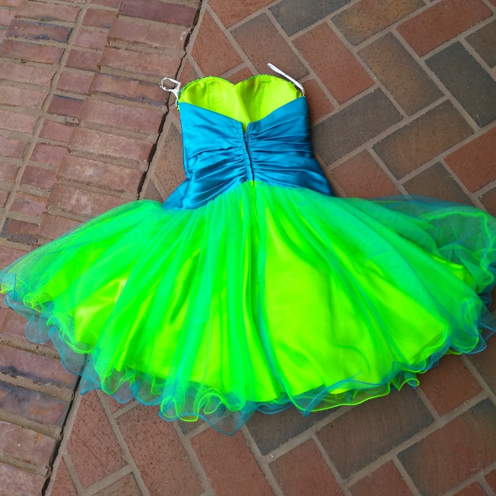 Prom Dress - Picture 4 of 5